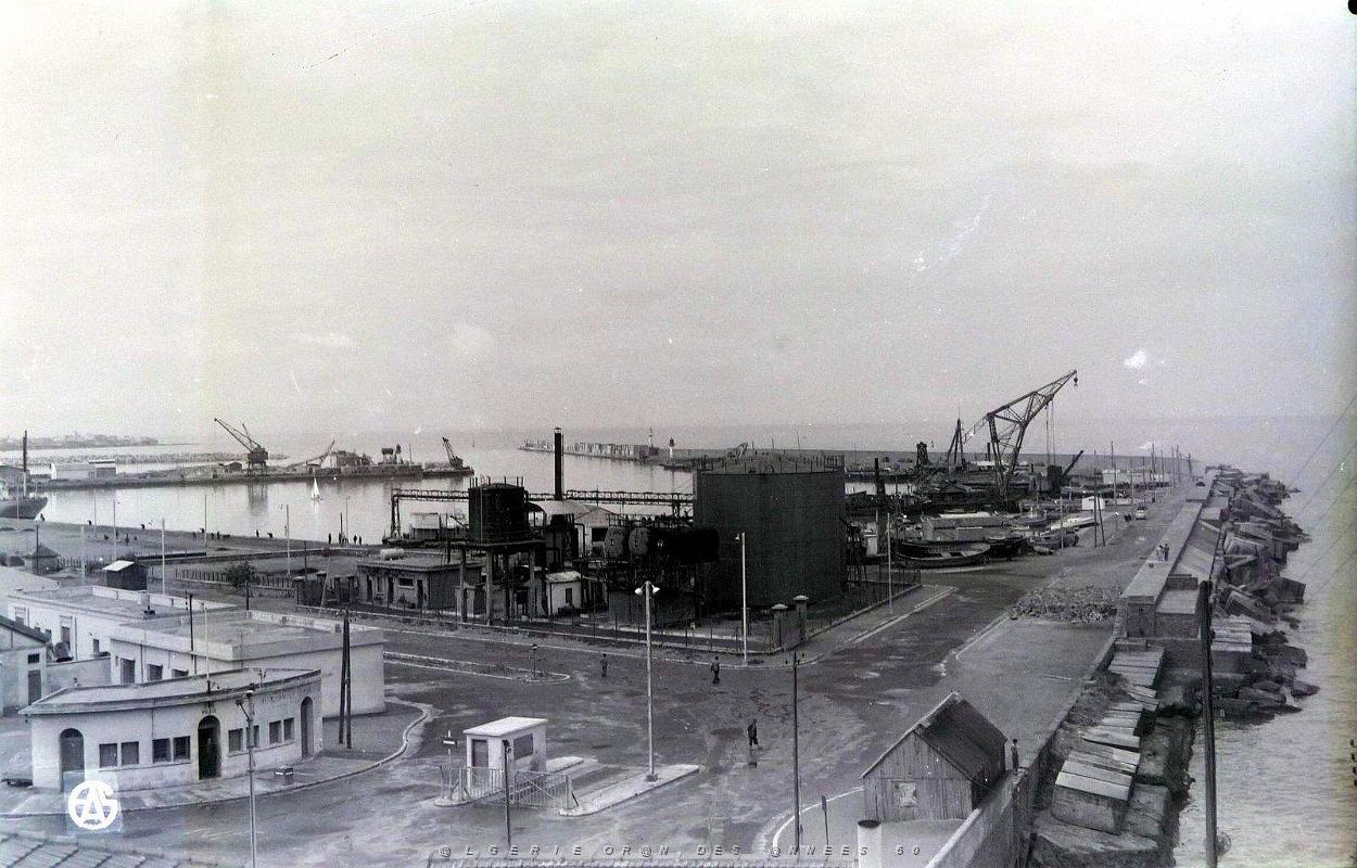 Mostaganem 519- Le port  COLLECTION DES AMIS DE ND DE SANTA CRUZ.JPG